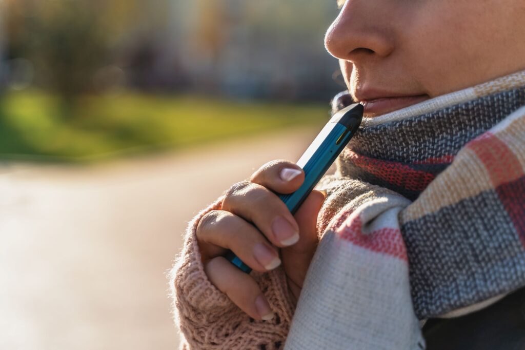 girl using vape pen