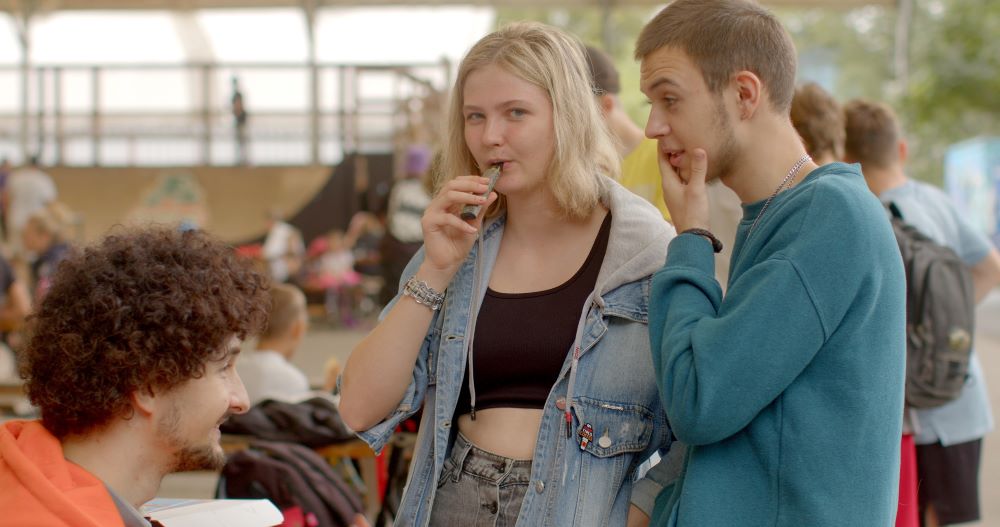 teen vaping