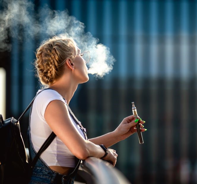 girl using vape pen